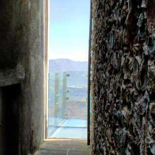 Oggi vi portiamo a #GeraciSiculo nel magico "Salto dei Ventimiglia".Un punto panoramico mozzafiato, con una storia alle spalle ricca di mistero. Geraci Siculo è un piccolo comune in Provincia di Palermo, sulle #Madonie, con un centro storico suggestivo e una natura davvero magnifica!_#zagaregelsomini #transfer#sicilia #sicily #travel #ig_sicily