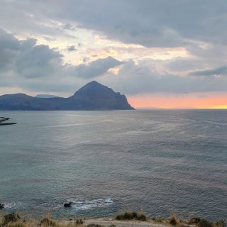Monte Cofano, Erice, le Isole Egadi in un'unica foto. Ci innamoriamo tutte le volte ❤️_#zagaregelsomini #transfer #sanvitolocapo #sicilia #sicily #erice #isoleegadi #montecofano