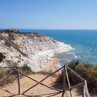 Dobbiamo fare scorta di colori per l'inverno.
_
#zagaregelsominitransfer
#scaladeiturchi 
#sicilia
#sicily 
#travel